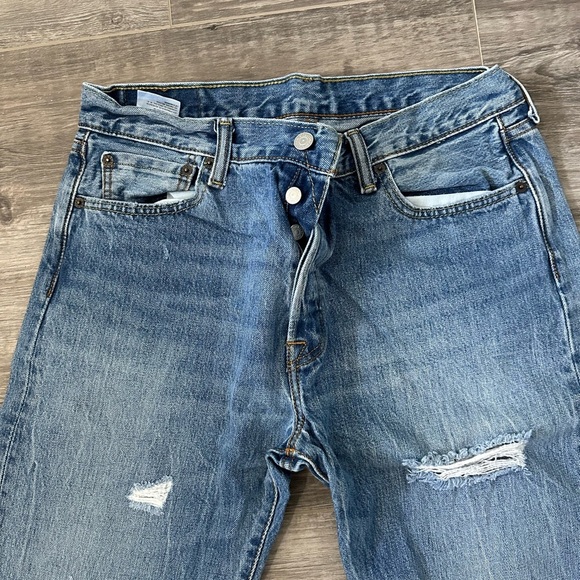 Levi’s 501 Classic Blue Men's Jeans distressed button fly 34/34 100% Cotton - Picture 2 of 6